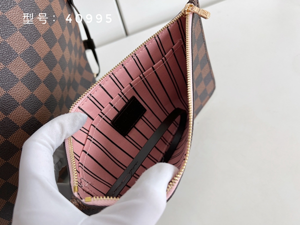 ルイヴィトンバッグ角部分ディテール